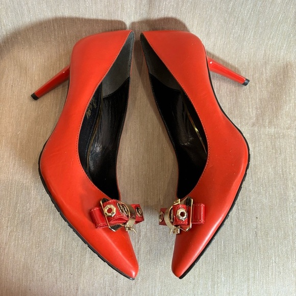 LINEA ROSA Sz 38 Pointy Bow at Toe Cap Metal Accents Heels Statement Shoes - Picture 8 of 12